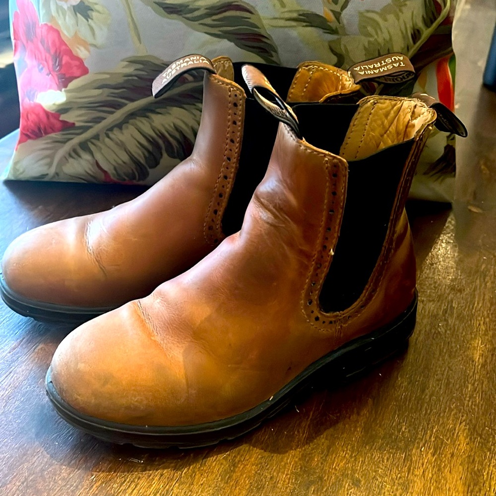 Round Toe Blundstone Boots - AU 3, US 6